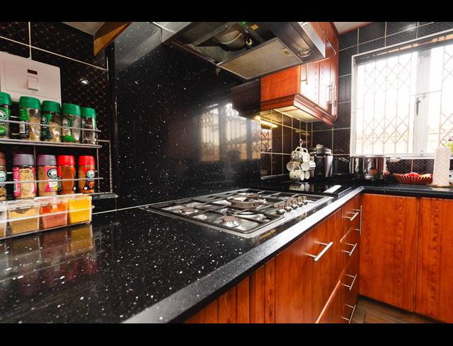 4 BEDROOM HOUSE FOR SALE IN ARENA PARK